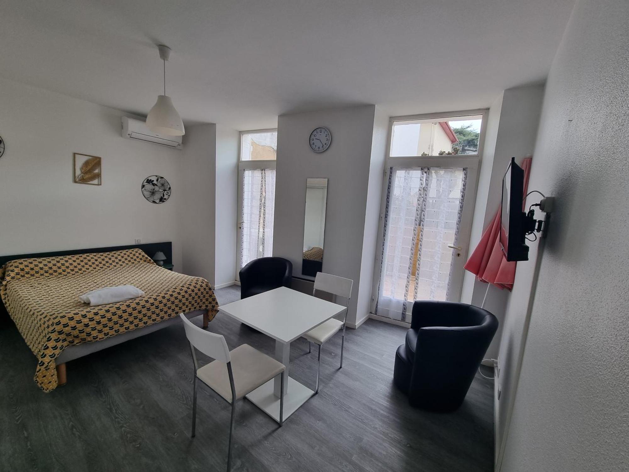 Hotel Bains Sarrailh Dax Bagian luar foto